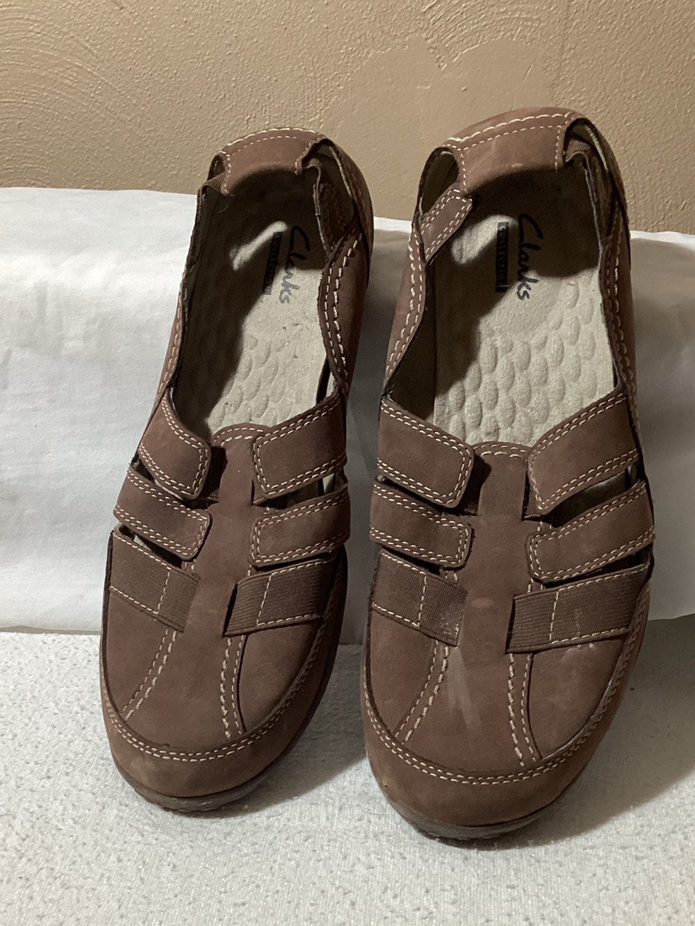 Clarks Women's Brown Suede Hook-and-Loop Moccasin Flats